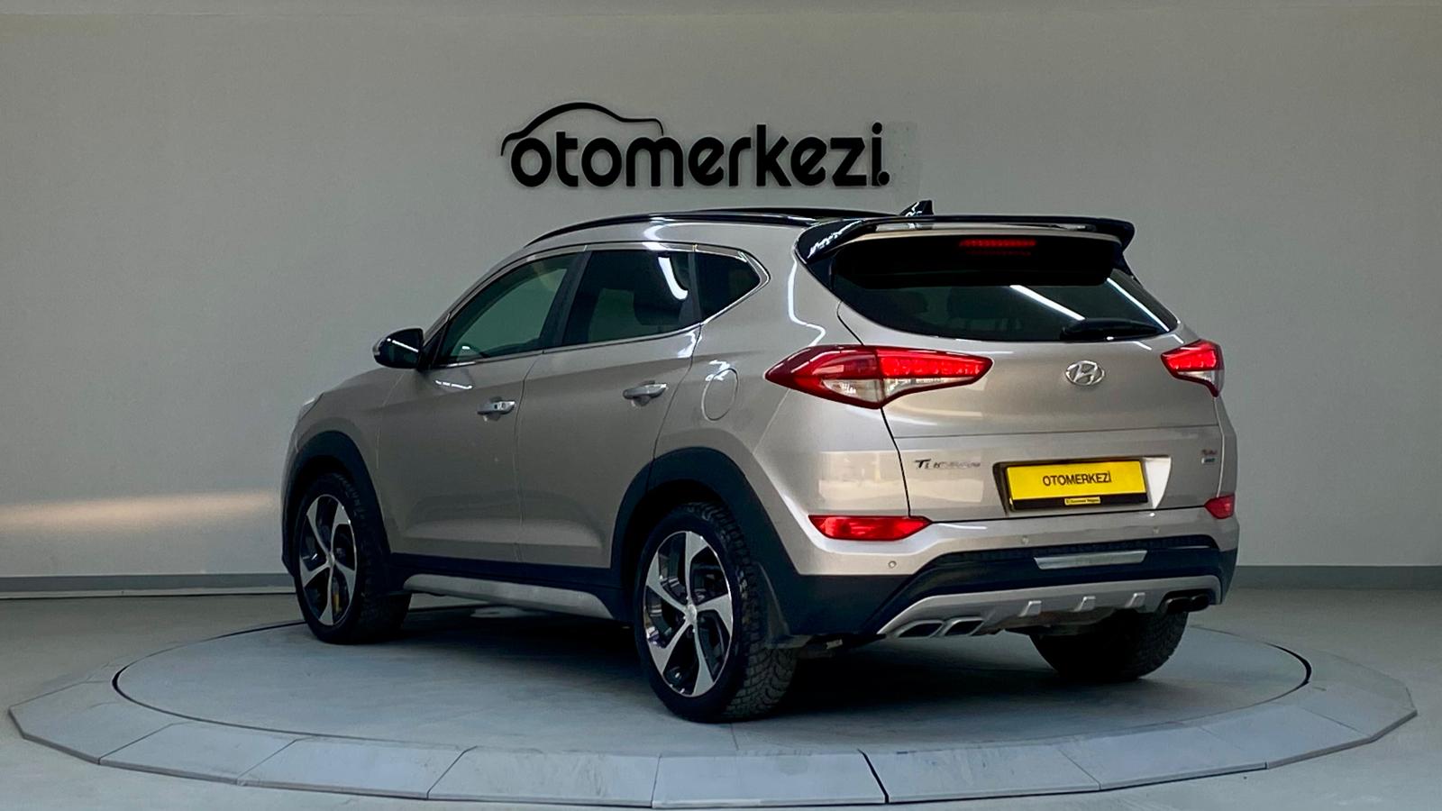HYUNDAI TUCSON 8